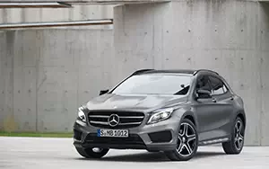   Mercedes-Benz GLA250 4MATIC AMG Sport Package - 2013