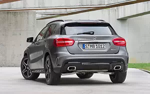   Mercedes-Benz GLA250 4MATIC AMG Sport Package - 2013