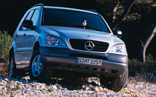   Mercedes-Benz ML320 - 1998