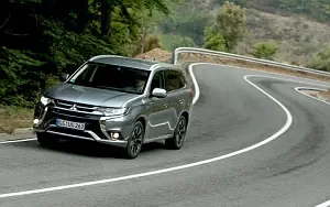   Mitsubishi Outlander PHEV - 2015