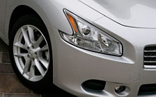   Nissan Maxima US-spec - 2009