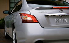   Nissan Maxima US-spec - 2009