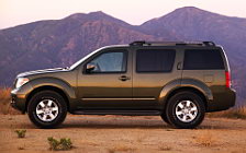   Nissan Pathfinder US-spec - 2005