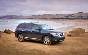   Nissan Pathfinder US-spec - 2013