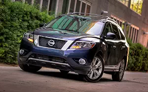   Nissan Pathfinder US-spec - 2013