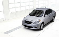   Nissan Versa - 2012