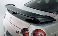   Nissan GT-R - 2011