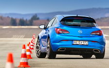   Opel Astra OPC - 2012