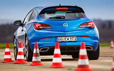   Opel Astra OPC - 2012