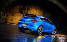   Opel Astra OPC - 2012