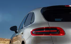      Porsche Macan Turbo US-spec - 2014