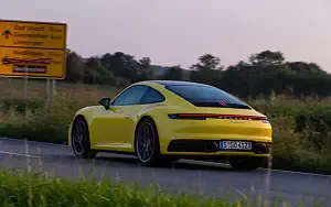   Porsche 911 Carrera Coupe (Racing Yellow) - 2019