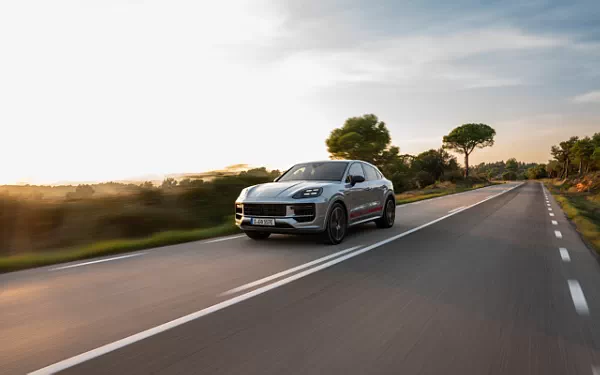   Porsche Cayenne Turbo E-Hybrid Coupe - 2023