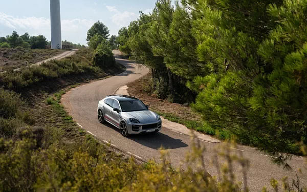   Porsche Cayenne Turbo E-Hybrid Coupe - 2023