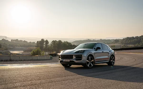   Porsche Cayenne Turbo E-Hybrid Coupe - 2023