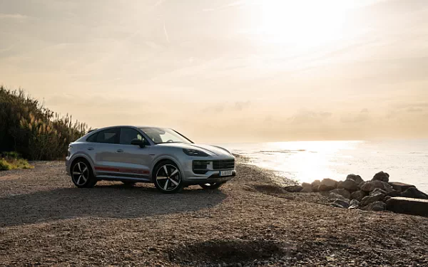   Porsche Cayenne Turbo E-Hybrid Coupe - 2023
