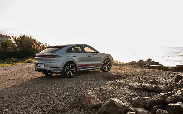   Porsche Cayenne Turbo E-Hybrid Coupe - 2023
