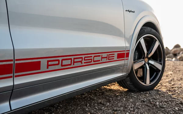   Porsche Cayenne Turbo E-Hybrid Coupe - 2023