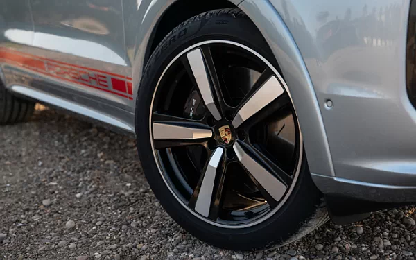   Porsche Cayenne Turbo E-Hybrid Coupe - 2023