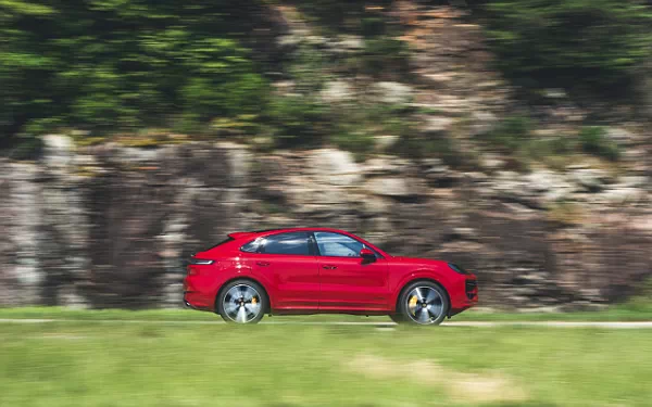   Porsche Cayenne GTS Coupe (Carmine Red) - 2024