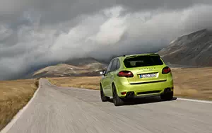   Porsche Cayenne GTS - 2012