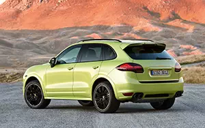   Porsche Cayenne GTS - 2012