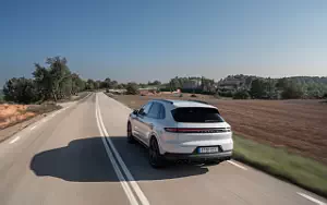Обои автомобили Porsche Cayenne S E-Hybrid (Carrara White Metallic) - 2023