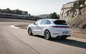   Porsche Cayenne Turbo E-Hybrid (Carrara White Metallic) - 2023