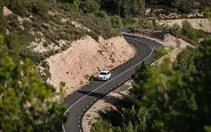   Porsche Cayenne Turbo E-Hybrid (Carrara White Metallic) - 2023