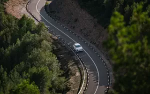   Porsche Cayenne Turbo E-Hybrid (Carrara White Metallic) - 2023