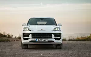   Porsche Cayenne Turbo E-Hybrid (Carrara White Metallic) - 2023