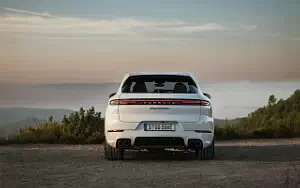   Porsche Cayenne Turbo E-Hybrid (Carrara White Metallic) - 2023