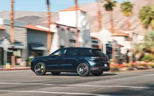   Porsche Cayenne E-Hybrid (Algarve Blue Metallic) - 2024