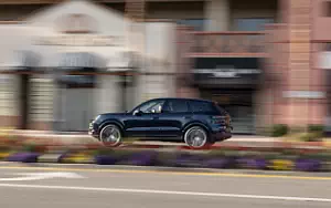   Porsche Cayenne E-Hybrid (Algarve Blue Metallic) - 2024