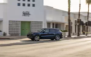   Porsche Cayenne E-Hybrid (Algarve Blue Metallic) - 2024