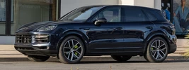 Porsche Cayenne E-Hybrid (Algarve Blue Metallic) - 2024