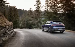   Porsche Macan T (Gentian Blue Metallic) - 2022