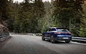   Porsche Macan T (Gentian Blue Metallic) - 2022