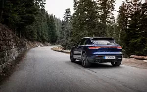   Porsche Macan T (Gentian Blue Metallic) - 2022