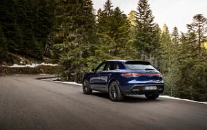   Porsche Macan T (Gentian Blue Metallic) - 2022