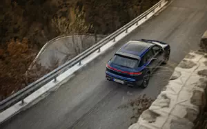   Porsche Macan T (Gentian Blue Metallic) - 2022