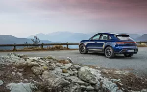   Porsche Macan T (Gentian Blue Metallic) - 2022