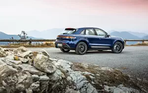   Porsche Macan T (Gentian Blue Metallic) - 2022