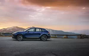   Porsche Macan T (Gentian Blue Metallic) - 2022