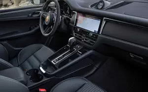   Porsche Macan T (Gentian Blue Metallic) - 2022