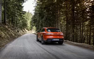   Porsche Macan T (Papaya Metallic) - 2022