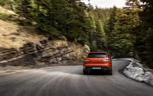   Porsche Macan T (Papaya Metallic) - 2022