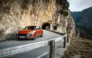   Porsche Macan T (Papaya Metallic) - 2022