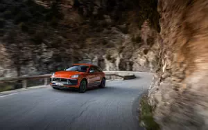   Porsche Macan T (Papaya Metallic) - 2022