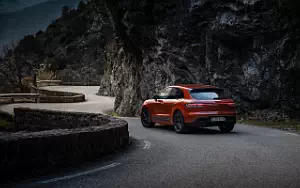   Porsche Macan T (Papaya Metallic) - 2022